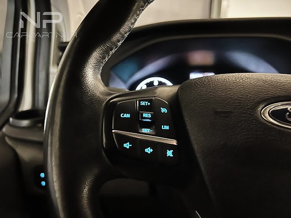Ford Transit Custom 12 of 16
