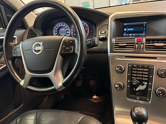 Volvo XC60 10 of 19