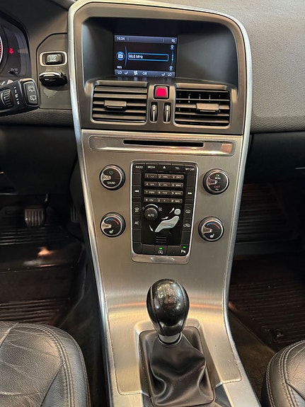 Volvo XC60 13 of 19