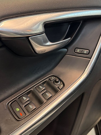 Volvo XC60 15 of 19