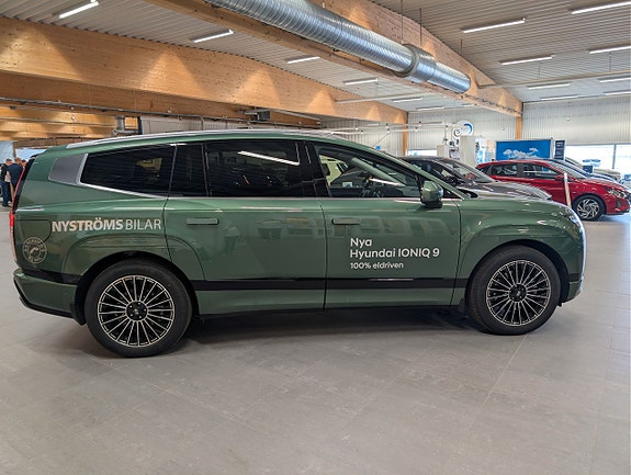 Hyundai Ioniq 9 2 of 18