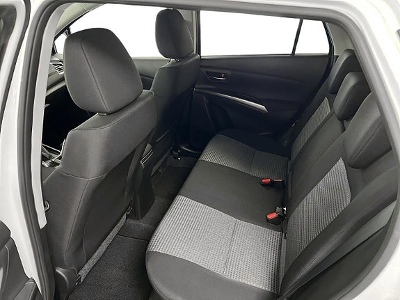 Suzuki S-Cross 8 of 16