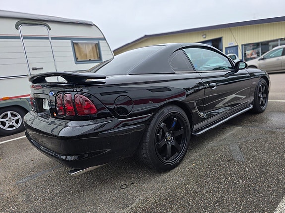 Ford Mustang 4 of 5