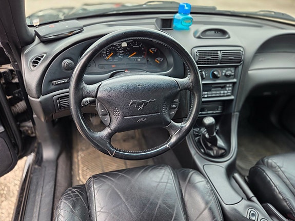 Ford Mustang 7 of 12
