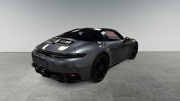Porsche 911 4 of 5