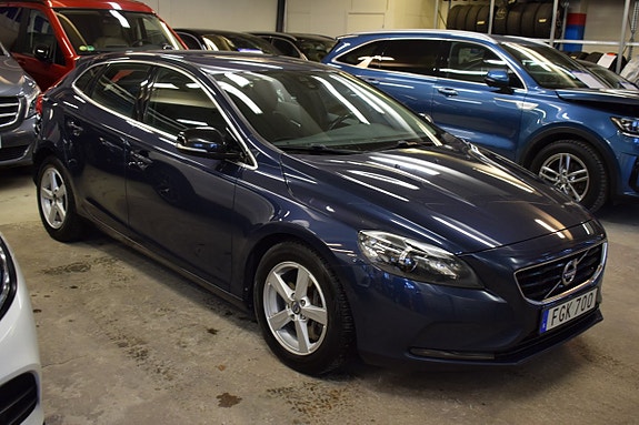 Volvo V40 2 of 20