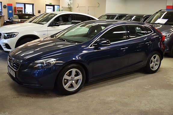 Volvo V40 3 of 20