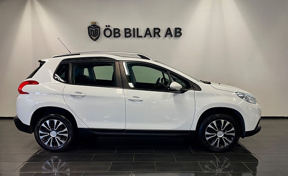 Peugeot 2008 2 of 5