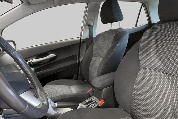 Toyota Auris 8 of 10