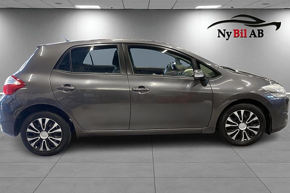 Toyota Auris 5 of 10