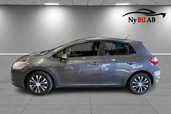 Toyota Auris 2 of 10