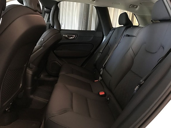 Volvo XC60 7 of 19
