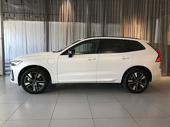 Volvo XC60 2 of 19