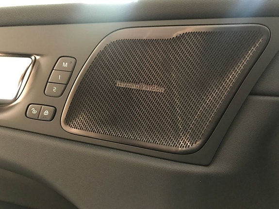 Volvo XC60 15 of 19