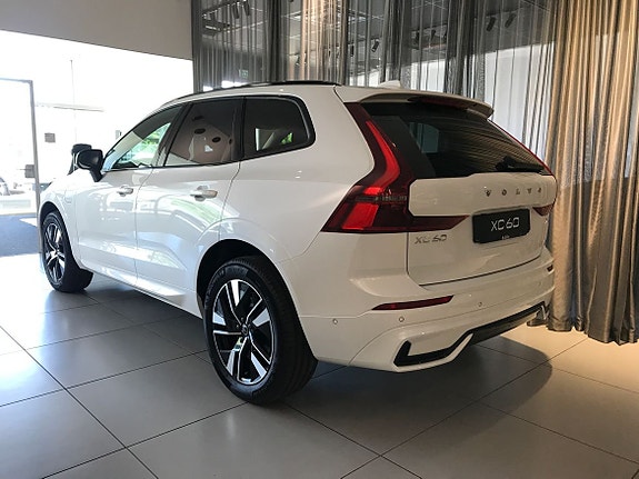 Volvo XC60 3 of 19
