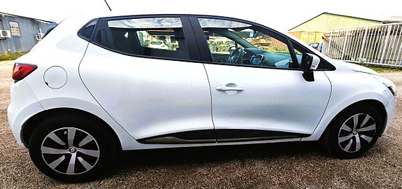 Renault Clio 10 of 15