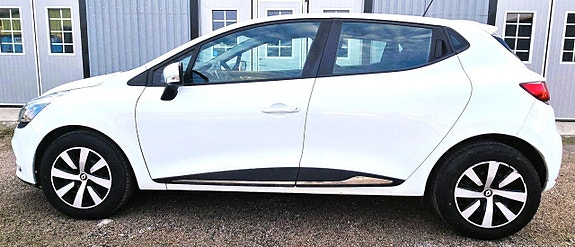 Renault Clio 11 of 15