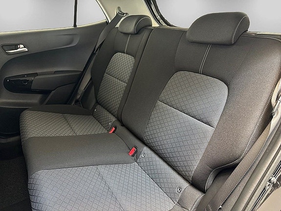 Kia Picanto 10 of 18
