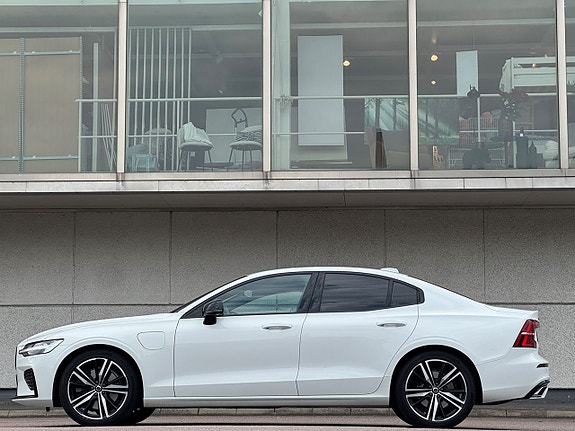 Volvo S60 2 of 5