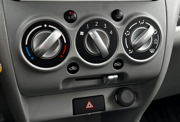 Nissan Pixo 14 of 17