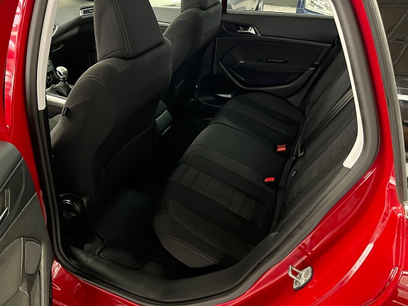 Peugeot 308 SW 8 of 12