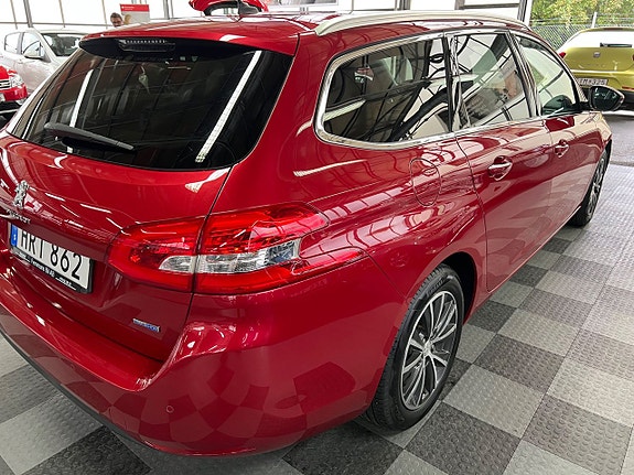 Peugeot 308 SW 3 of 5