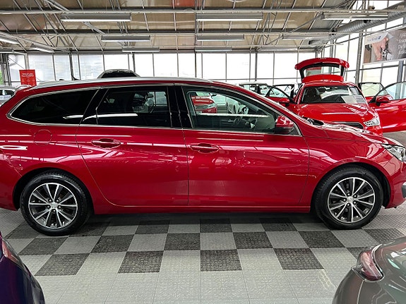 Peugeot 308 SW 4 of 5