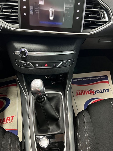 Peugeot 308 SW 12 of 12
