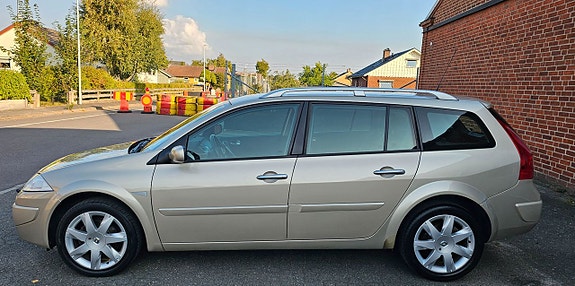 Renault Megane 2 of 17