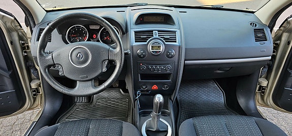 Renault Megane 12 of 17