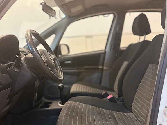 Suzuki SX4 9 of 14