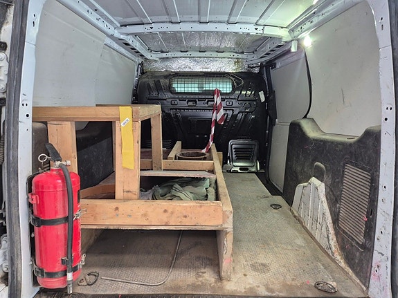 Ford Transit Connect 9 of 12