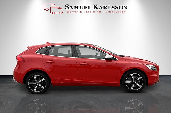 Volvo V40 2 of 21