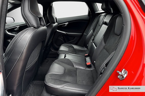 Volvo V40 16 of 21
