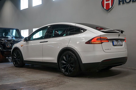 Tesla Model X 4 of 5