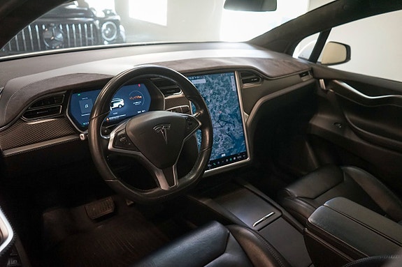 Tesla Model X 9 of 21