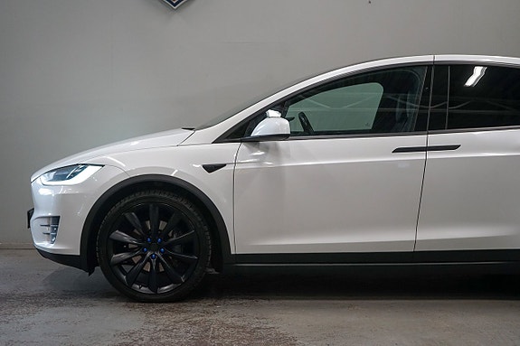 Tesla Model X 6 of 21