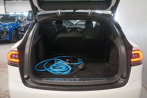 Tesla Model X 19 of 21