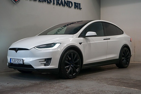 Tesla Model X 3 of 5
