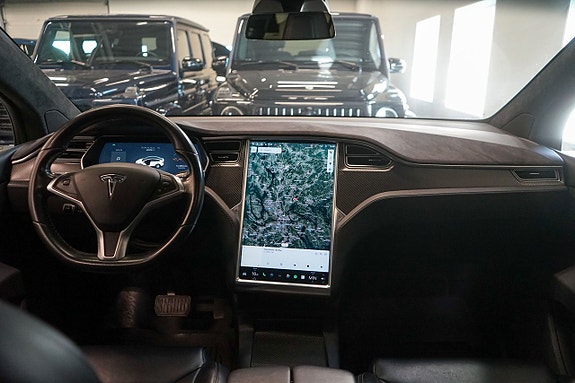 Tesla Model X 11 of 21