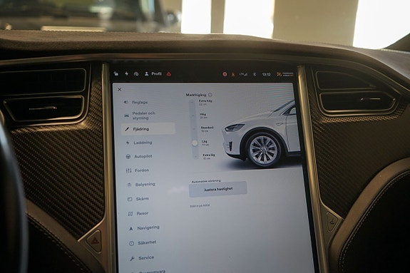 Tesla Model X 15 of 21