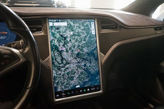 Tesla Model X 17 of 21