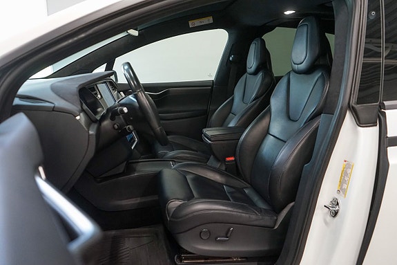 Tesla Model X 8 of 21