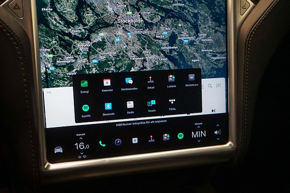 Tesla Model X 18 of 21