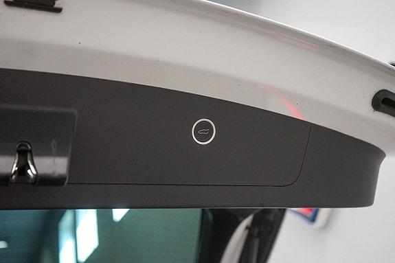 Tesla Model X 20 of 21