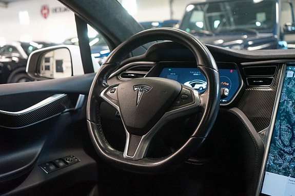 Tesla Model X 12 of 21