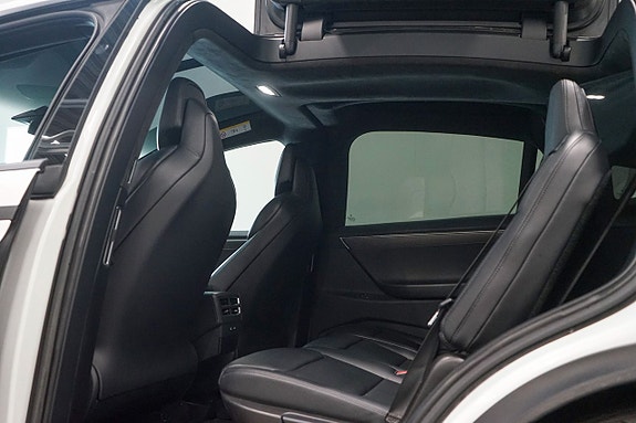 Tesla Model X 10 of 21