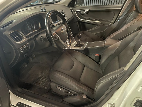 Volvo V60 10 of 15
