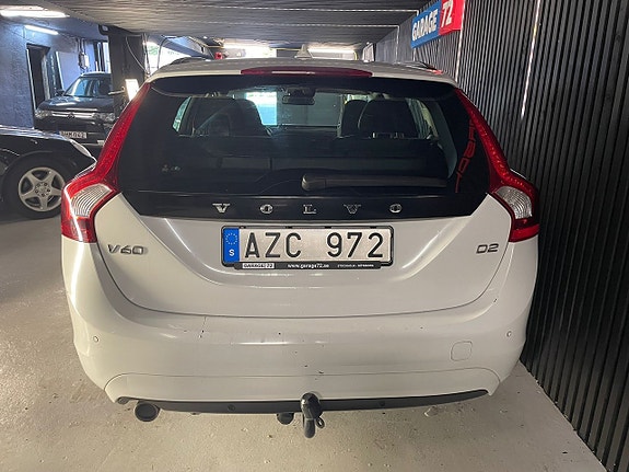 Volvo V60 2 of 15