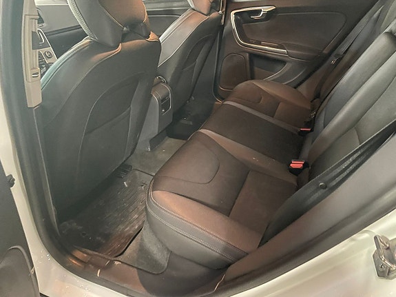 Volvo V60 12 of 15